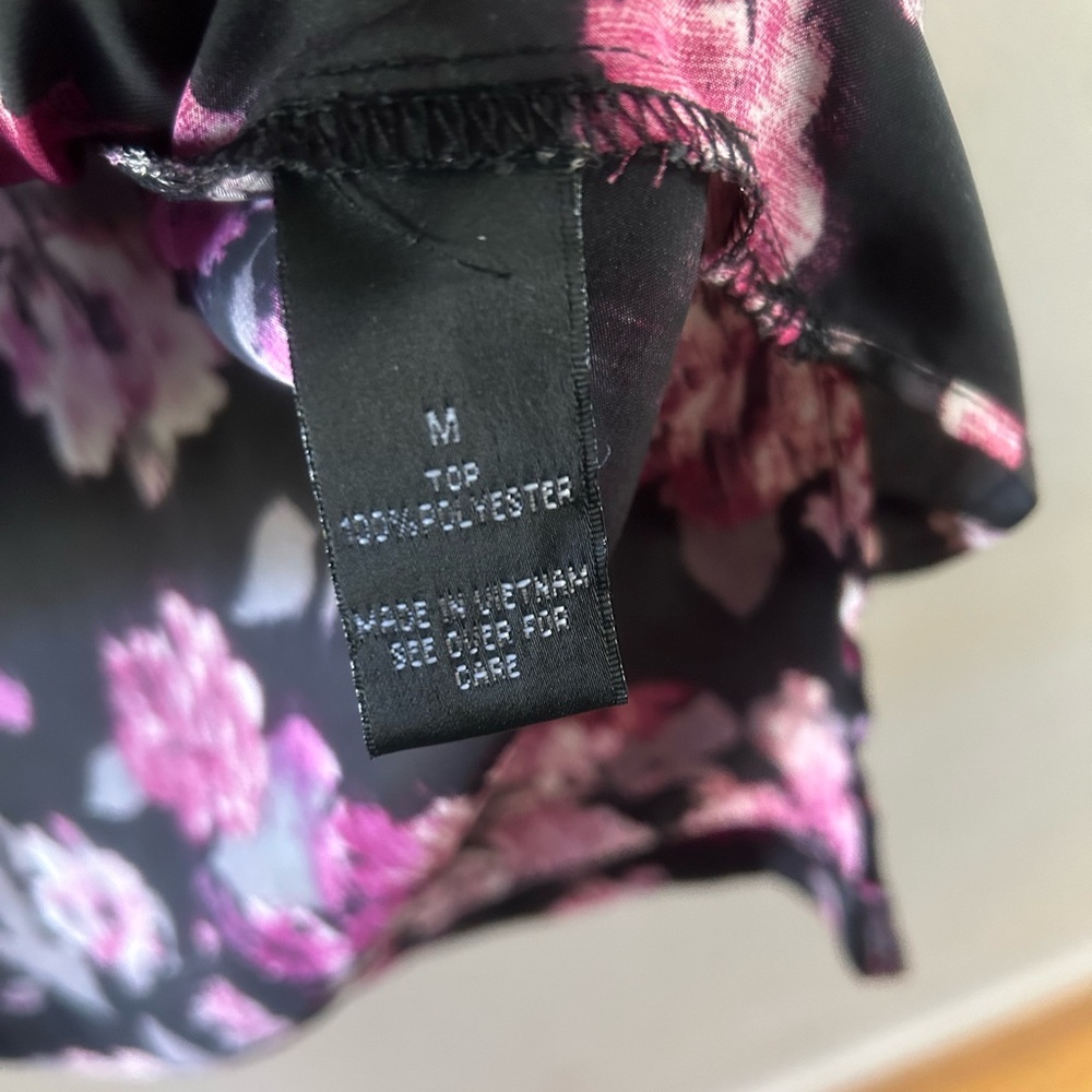 Womans Blouse, size Medium - Picture 4 of 7